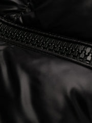 Chaqueta de plumón Moncler con parche del logotipo