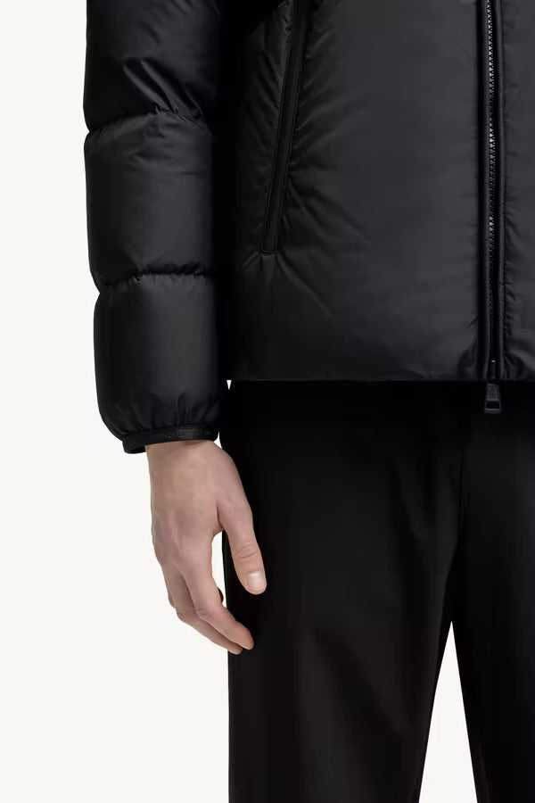 Piumino corto con cappuccio Montcla