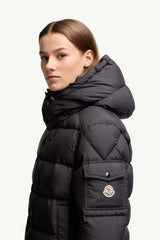 Piumino Moncler Maya 70 corto con cappuccio